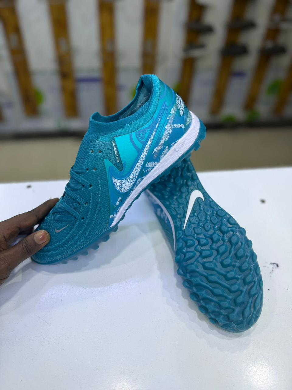 Football trainer shoes
