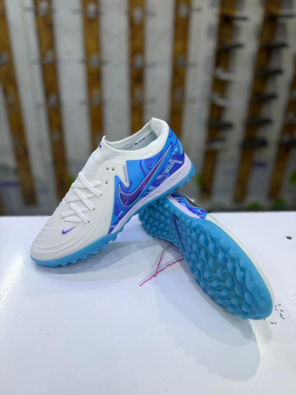 Football trainer shoes