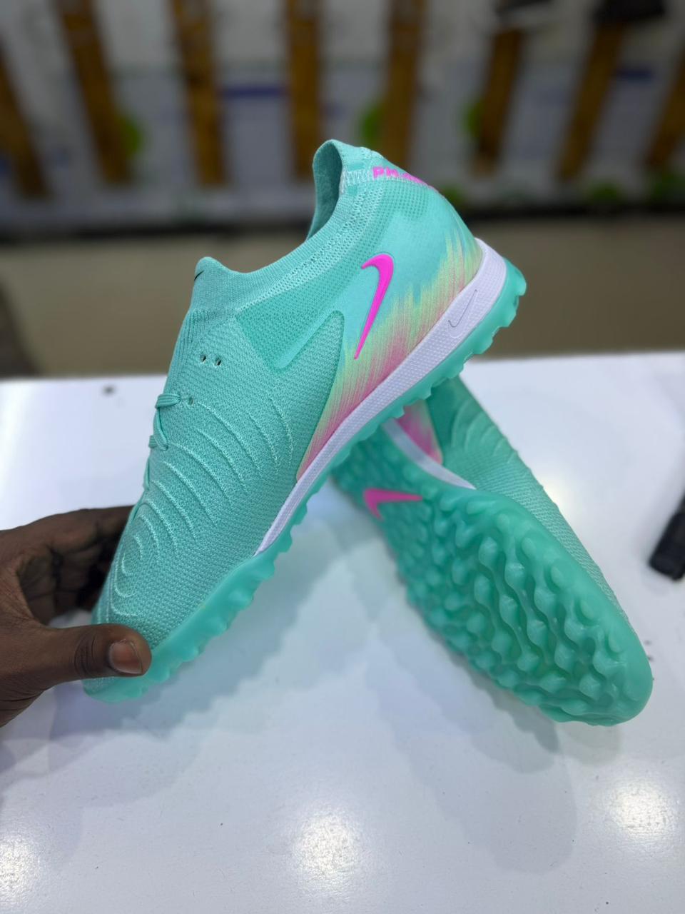 Football trainer shoes