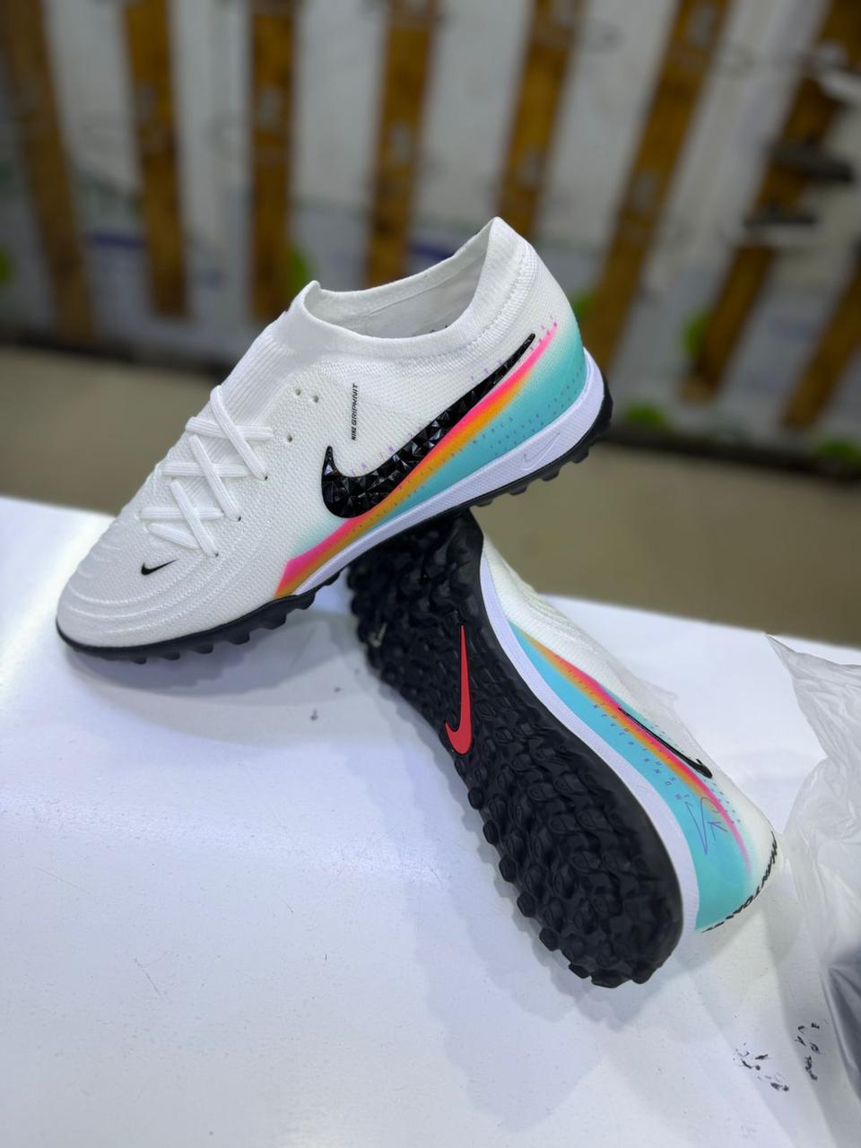 Football trainer shoes