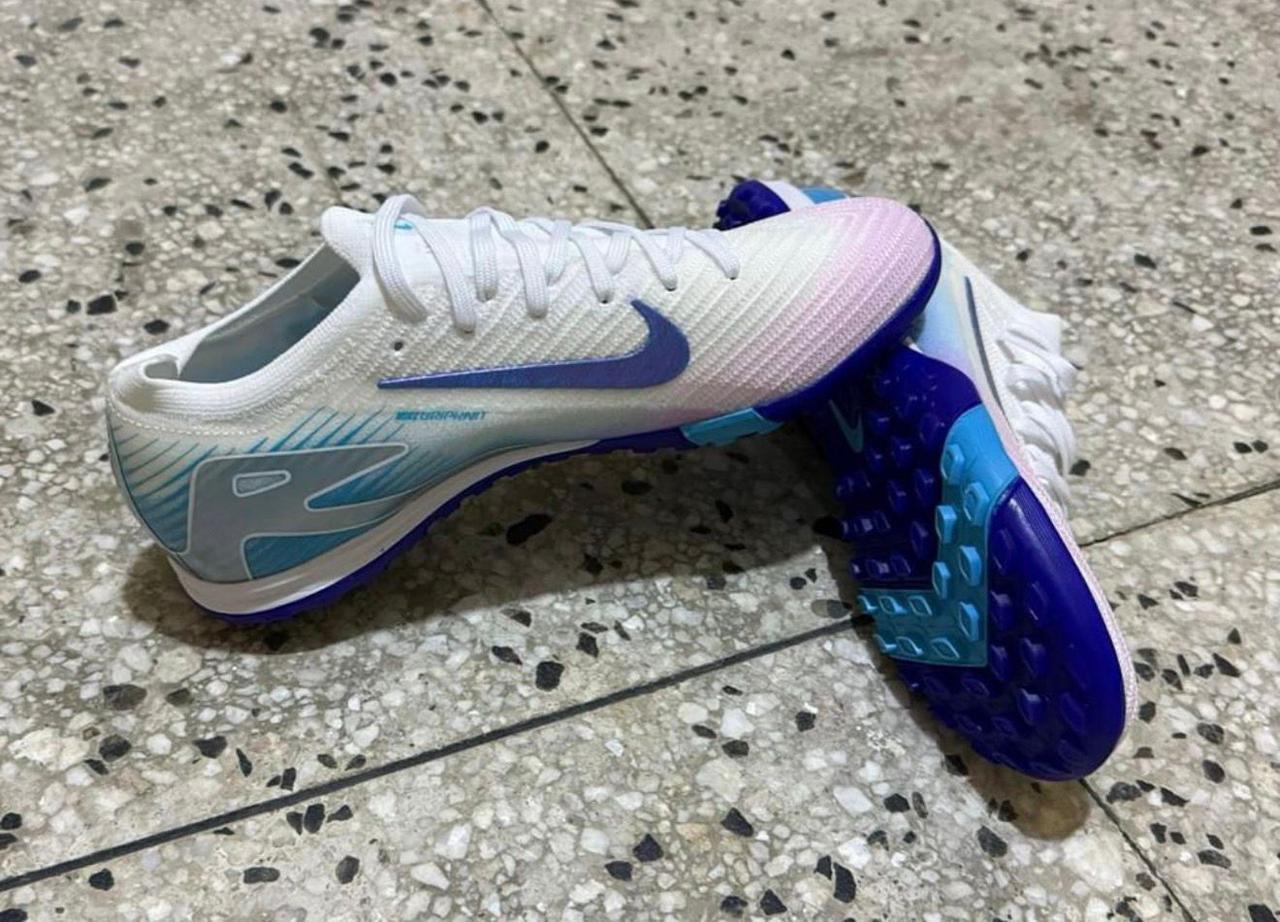 Football trainer shoes