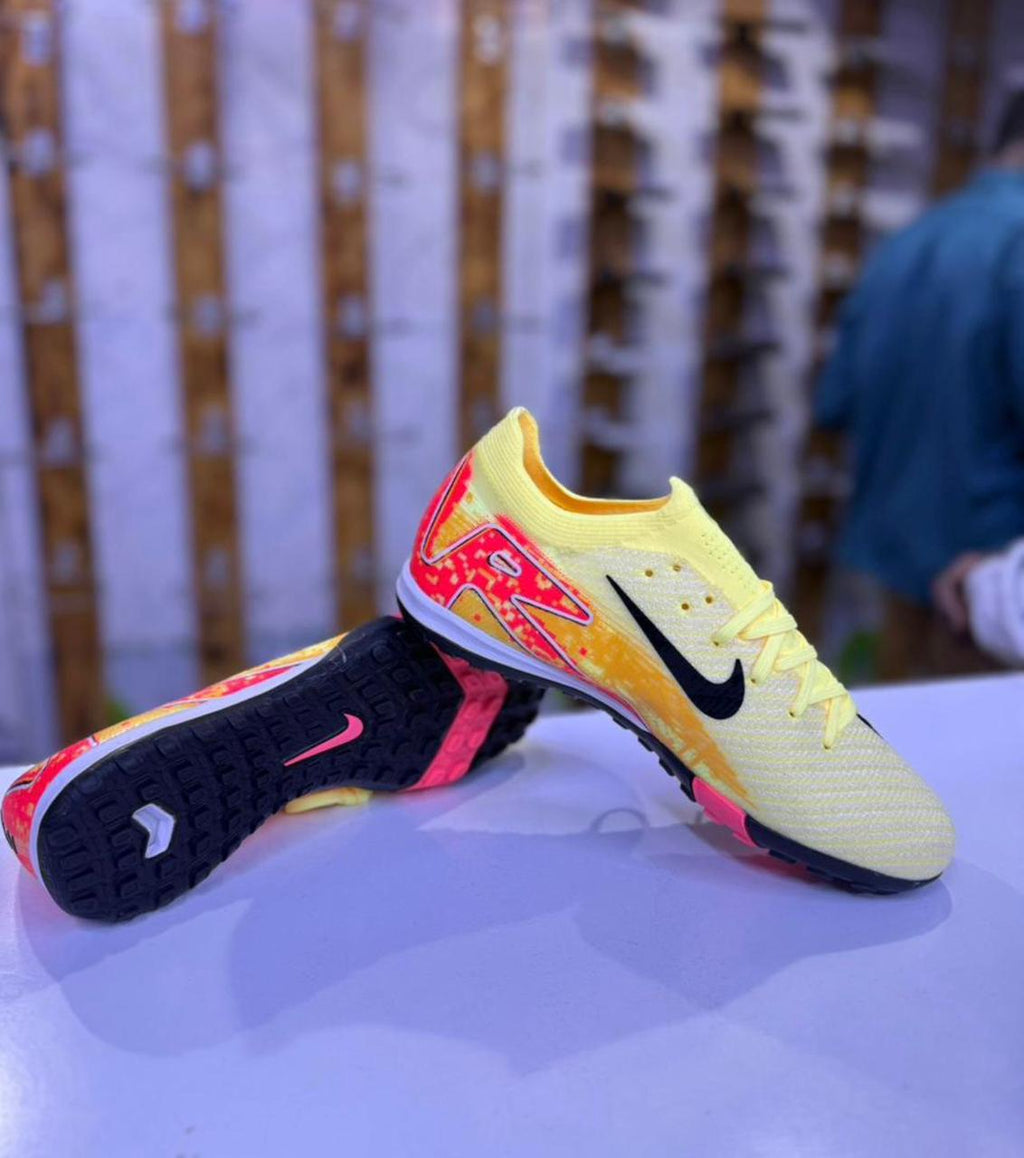 Football trainer shoes