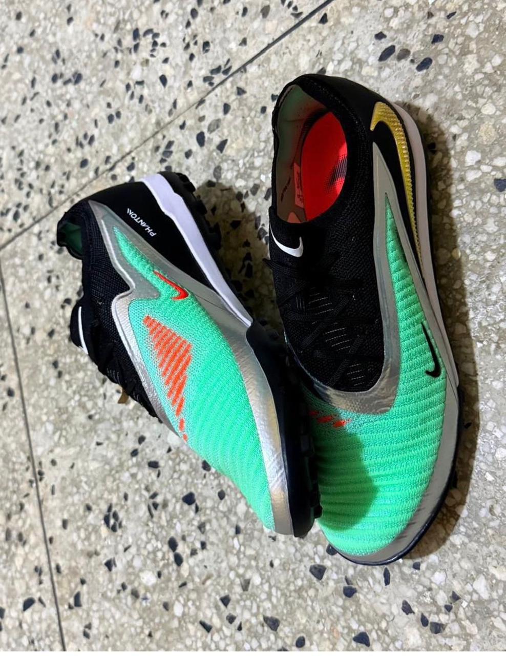 Football trainer shoes