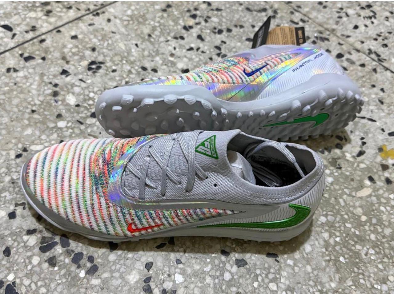 Football trainer shoes